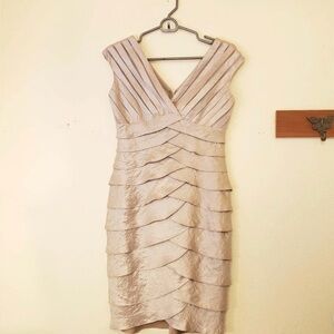 Adrianna Papell Elegant V-Neck Layered Cocktail Dress in Champagne size 6